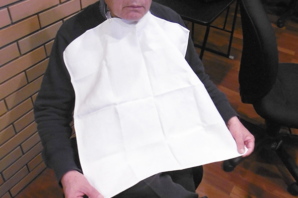 �ʐ^3�F���ۂɃi�v�L���𗼒[�N���b�v���S���Ђ��ł����ʐ^�ł��B