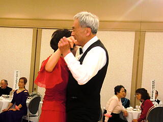 �_���X�����Ă���ʐ^�Q