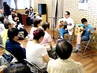 �A���g�j�I�Éꂳ��Ƒ��q����̎ʐ^