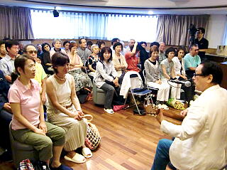 �A���g�j�I�Éꂳ��̃g�[�N���y���ފF����̎ʐ^