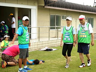 歩いている写真