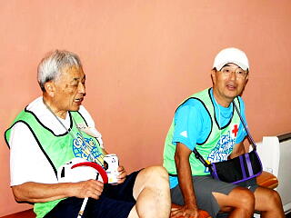 ビールを飲んでいる写真