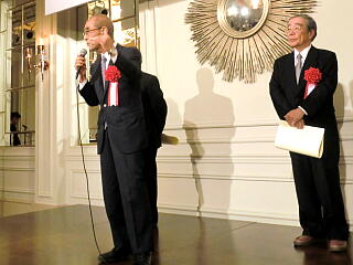 代表して挨拶の写真