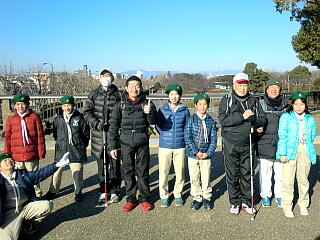 西立川駅前での写真