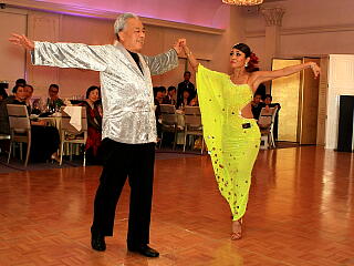 �_��搶�ƃL���[�o�������o��x���Ă���ʐ^�Q